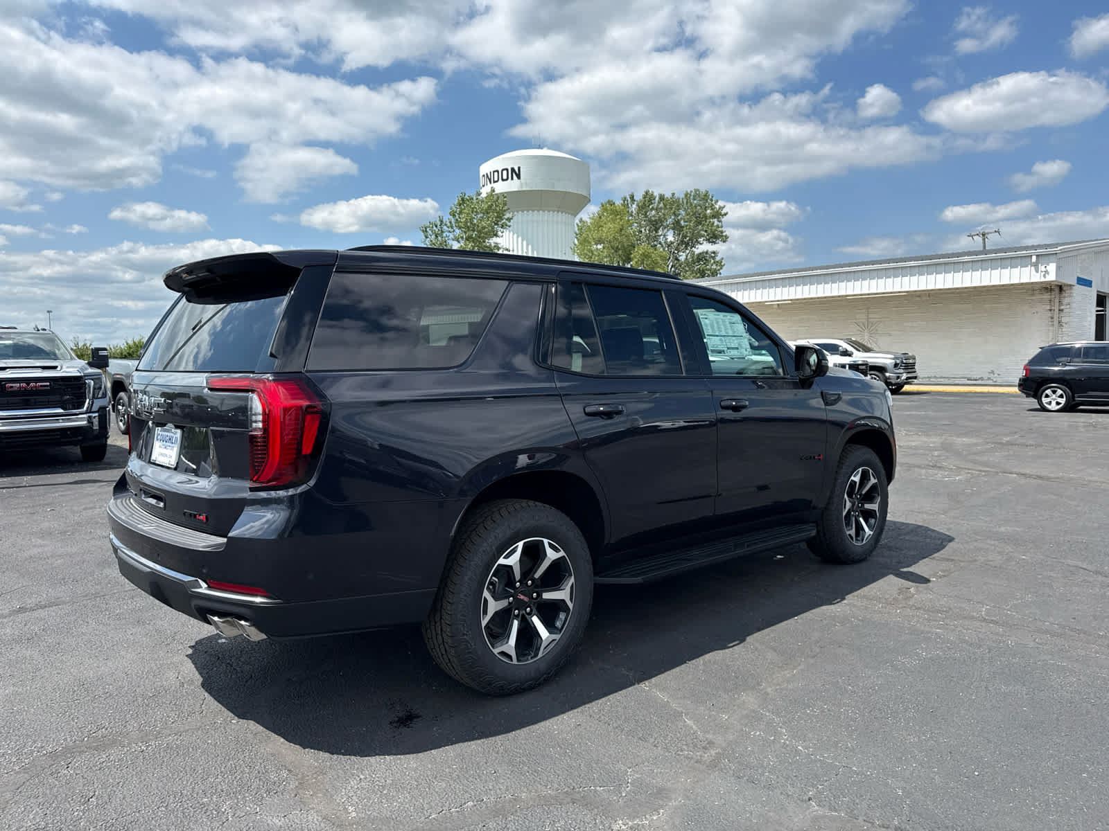 New 2026 GMC Yukon AT4 AWD/4WD image 5
