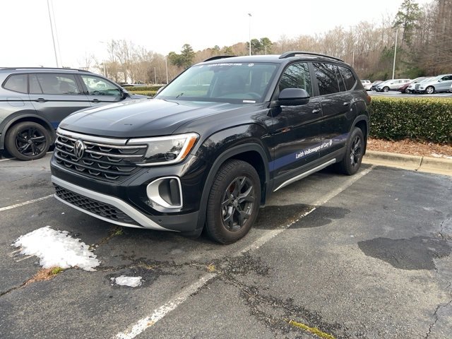Used 2025 Volkswagen Atlas Peak Edition SE image 12