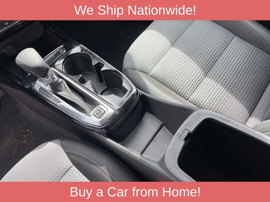 Used 2025 Chevrolet Trax LT w/ LT Convenience Package FWD image 9