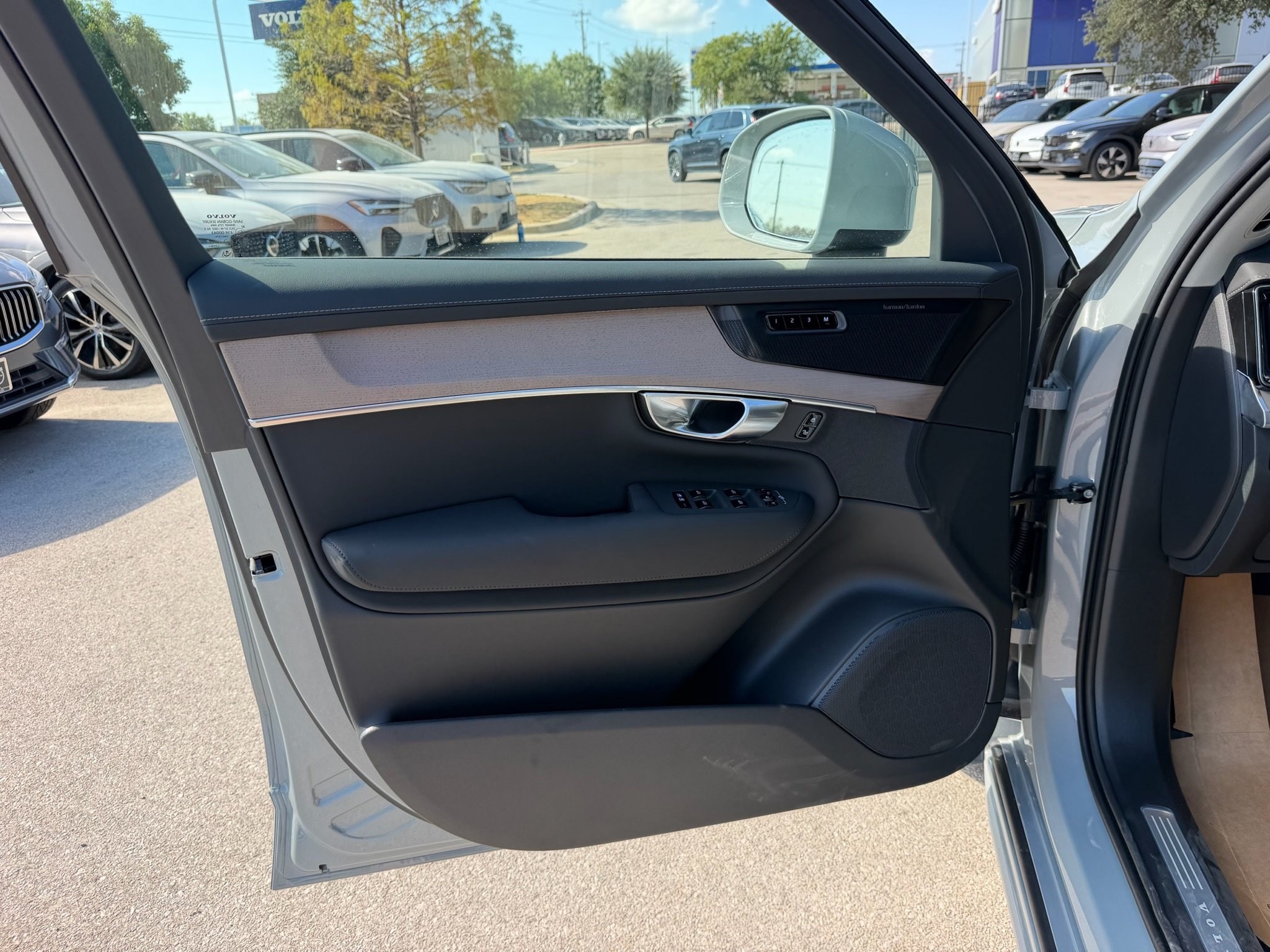 New 2027 Volvo XC90 T8 Bright AWD/4WD image 18