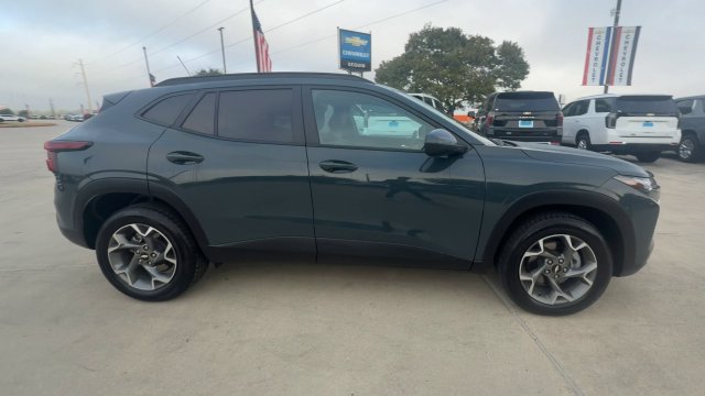 Used 2025 Chevrolet Trax LT FWD image 9