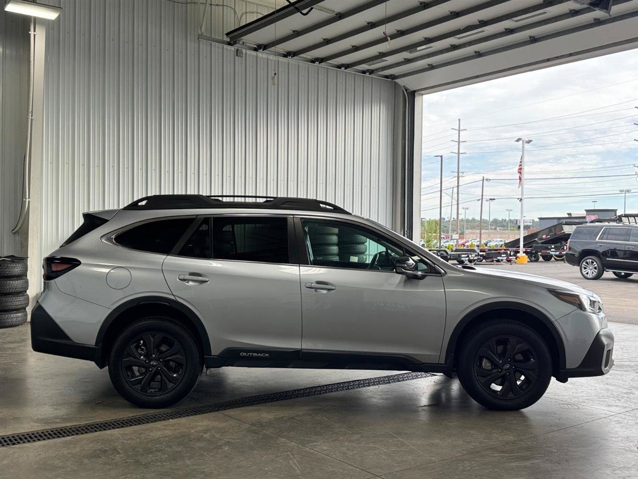 Used 2020 Subaru Outback Onyx Edition XT w/ Popular Package #2 AWD/4WD image 2