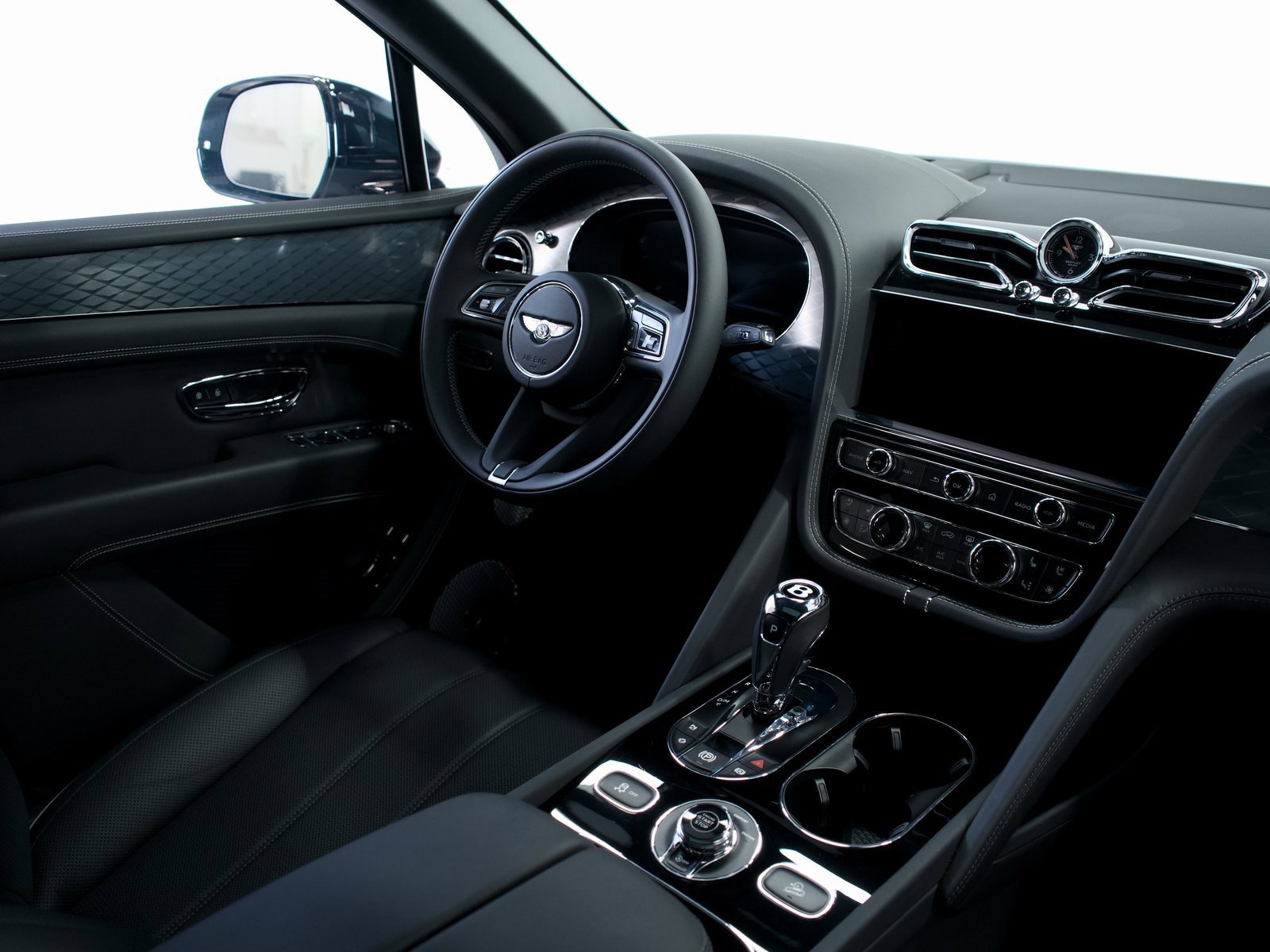 Used 2025 Bentley Bentayga image 29