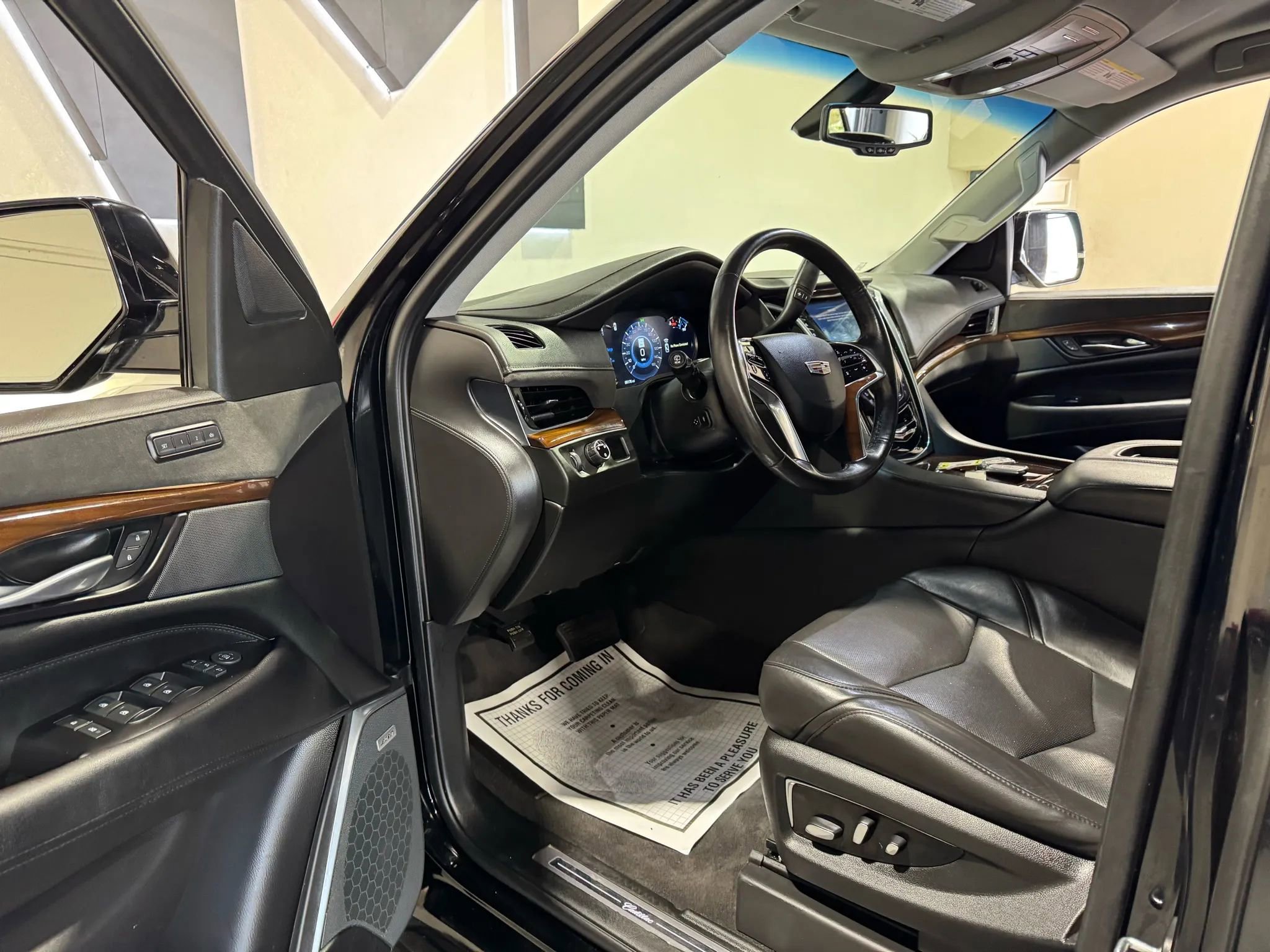 Used 2020 Cadillac Escalade ESV 2WD image 9