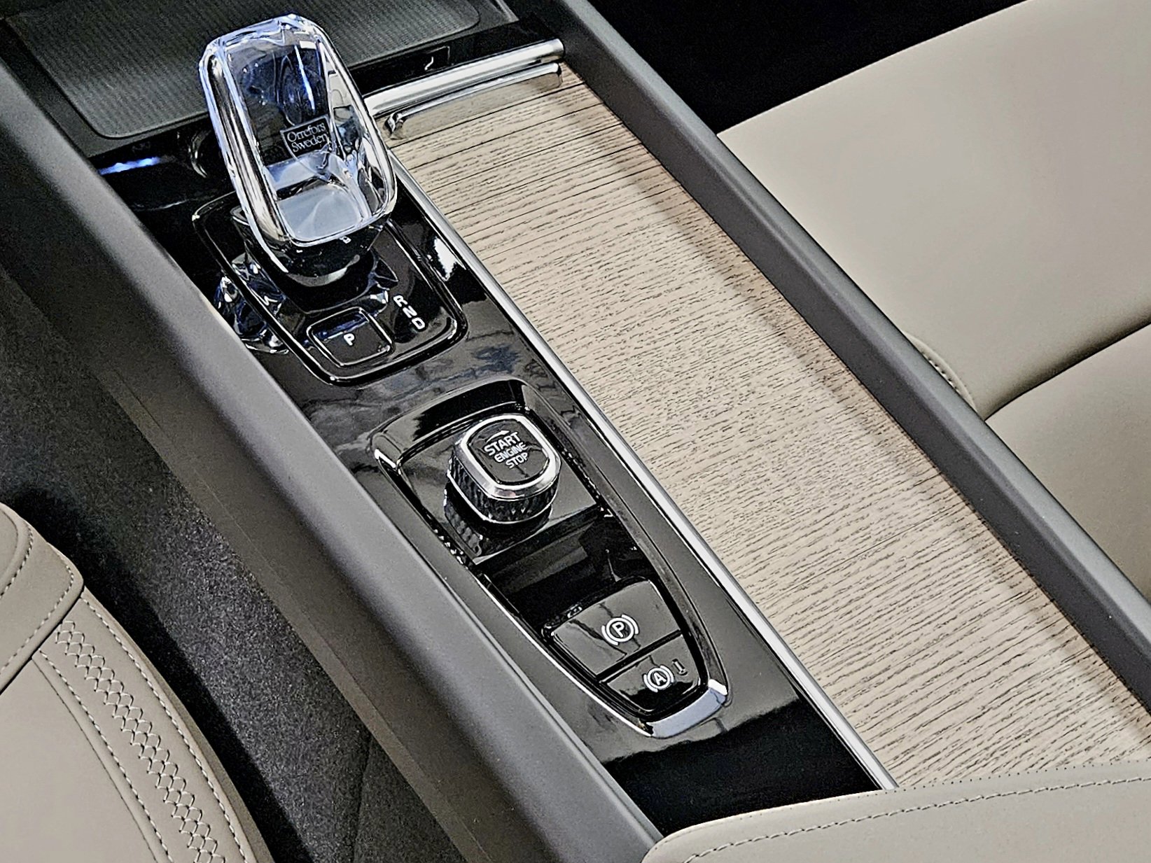 New 2026 Volvo XC60 T8 Plus w/ Protection Package Premier image 45