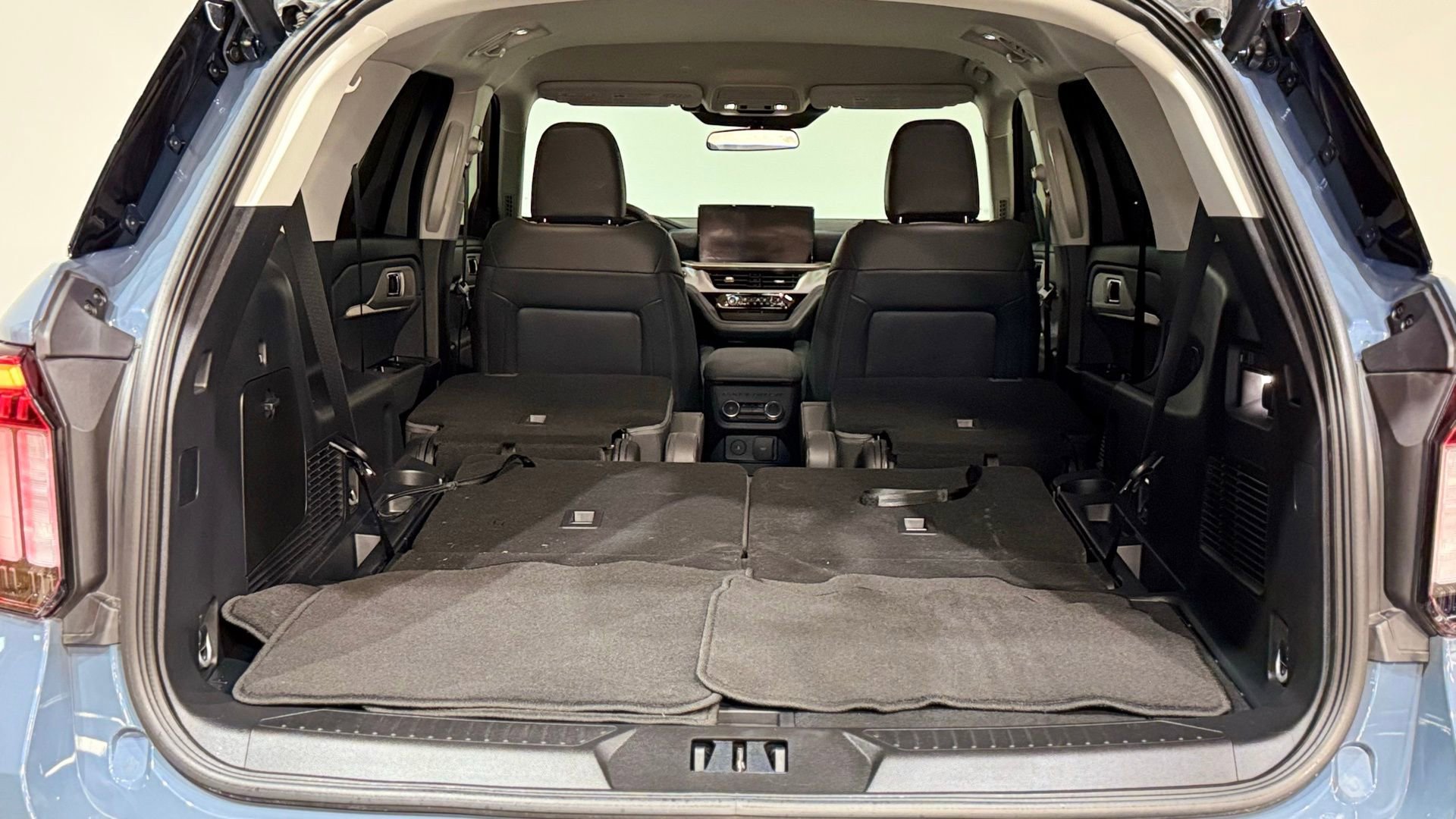 Used 2025 Ford Explorer Active w/ Active Comfort Package image 35