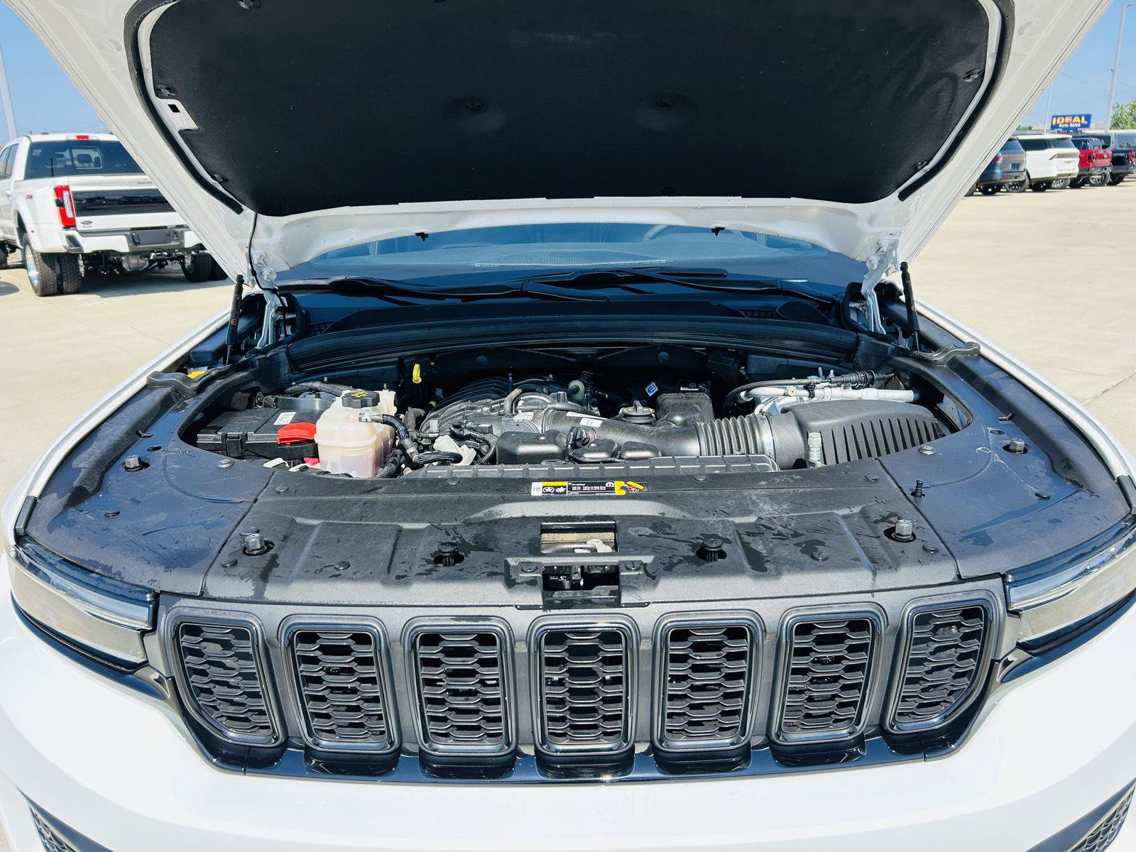 Used 2023 Jeep Grand Cherokee Altitude AWD/4WD image 42