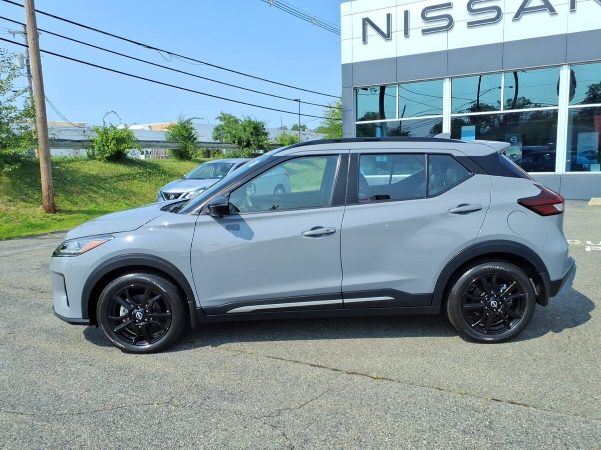 Used 2024 Nissan Kicks SR w/ SR Premium Package FWD image 8