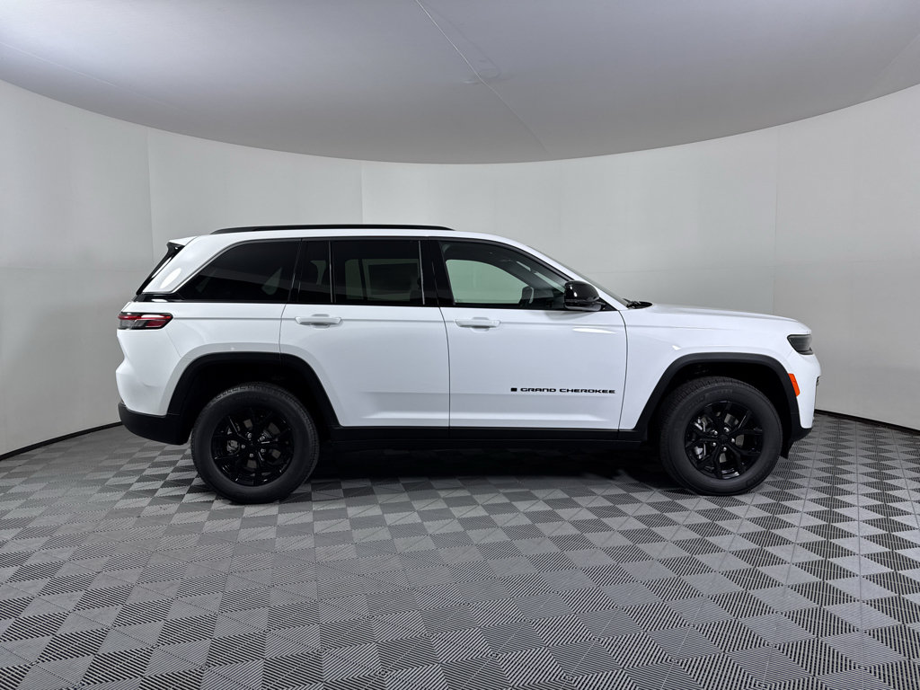 New 2026 Jeep Grand Cherokee Altitude AWD/4WD image 15