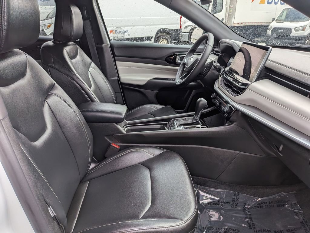 Used 2025 Jeep Compass Limited image 30