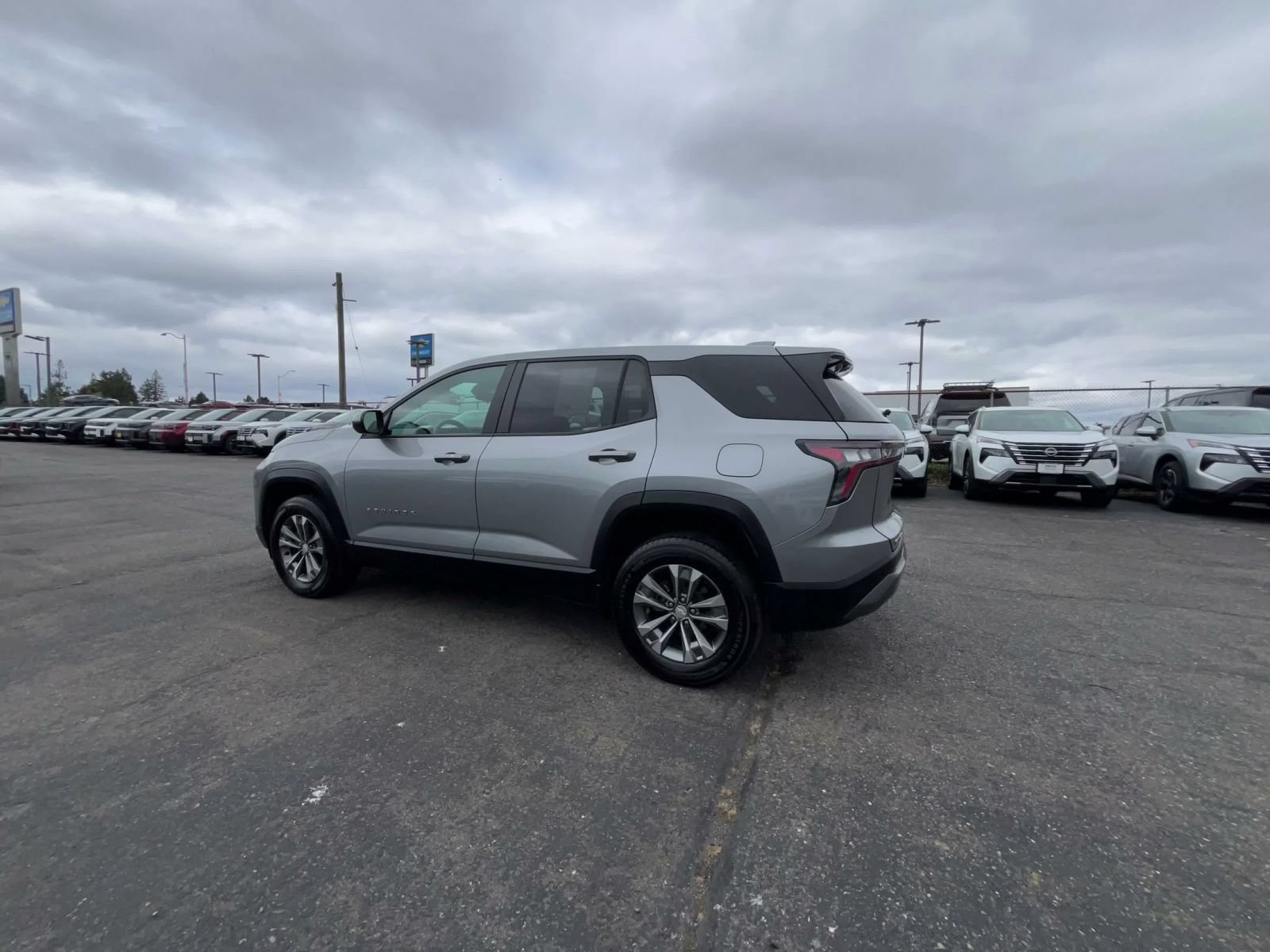 Used 2025 Chevrolet Equinox LT FWD image 9