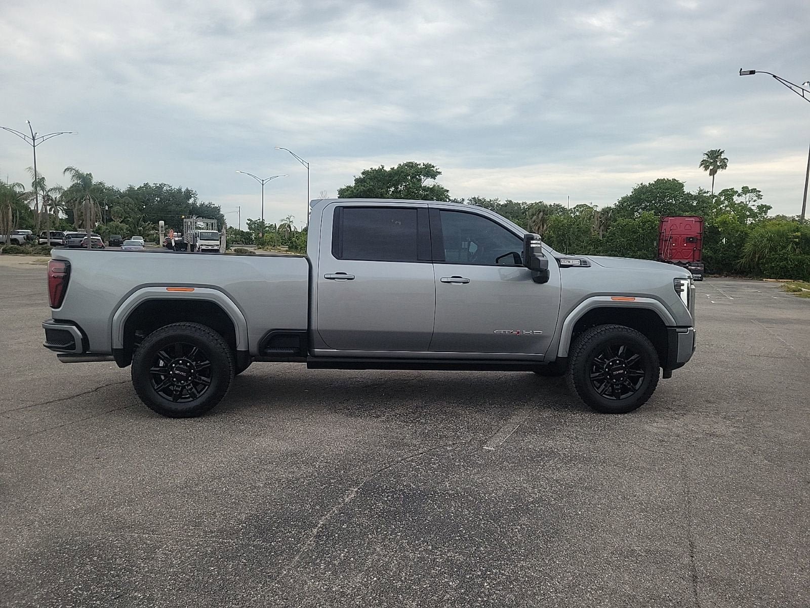 Used 2025 GMC Sierra 2500 AT4 w/ Technology Package AWD/4WD image 5
