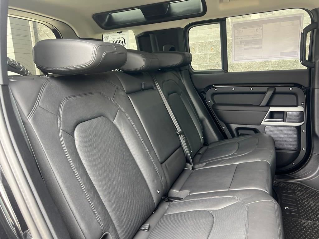 New 2024 Land Rover Defender 110 S image 13