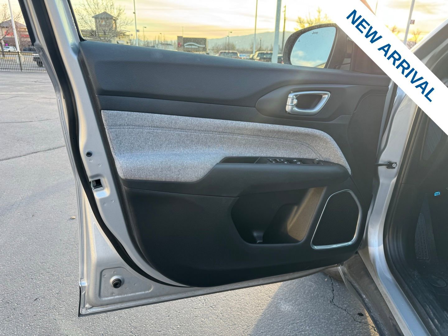 Used 2025 Jeep Compass Sport image 17