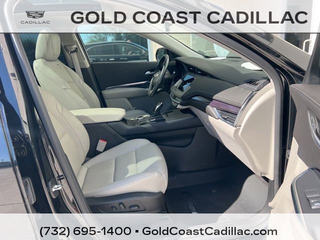 Certified 2023 Cadillac XT4 Luxury w/ Cold Weather Package AWD/4WD image 7