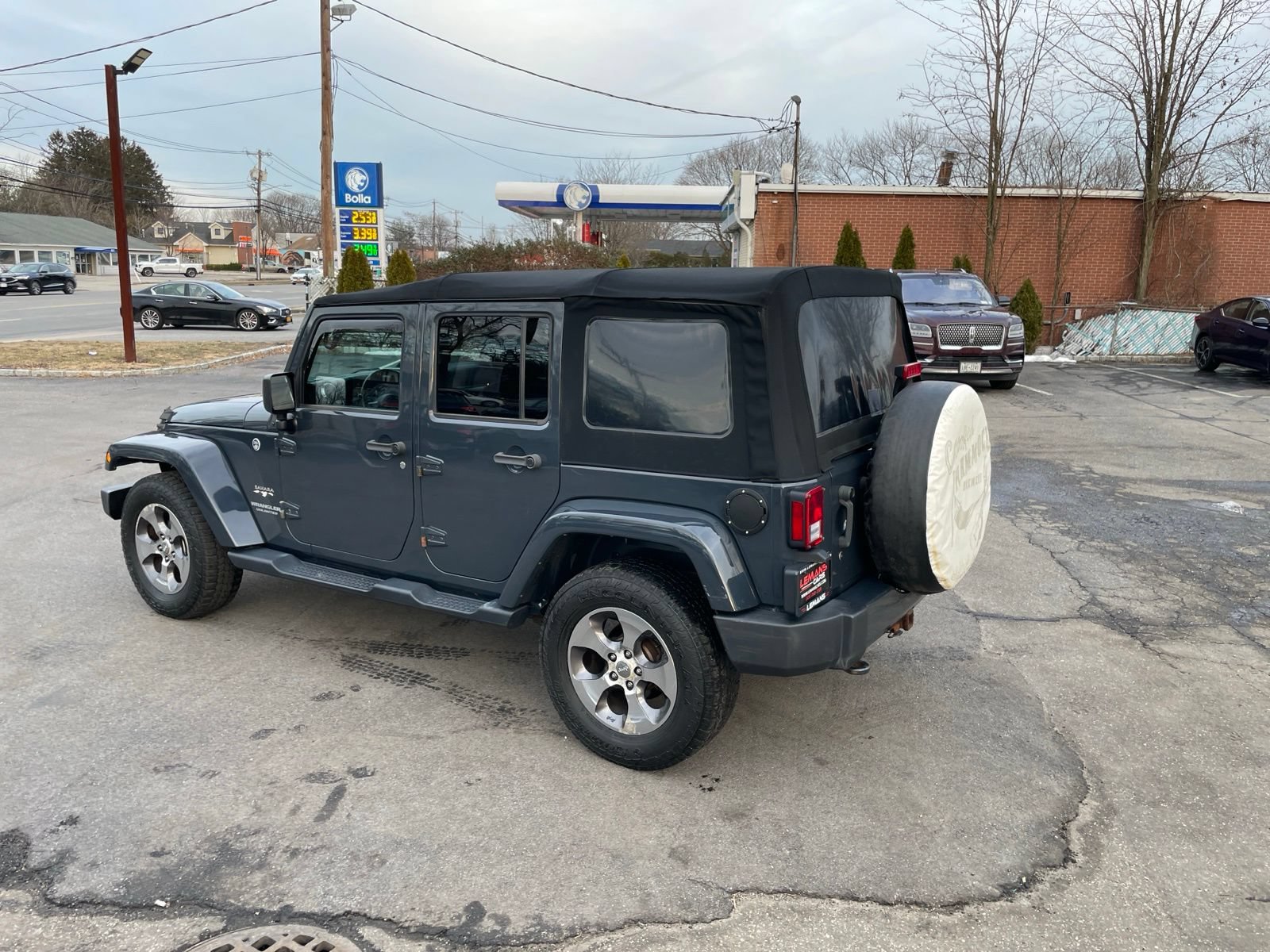 Used 2017 Jeep Wrangler Unlimited Sahara w/ Connectivity Group AWD/4WD image 26
