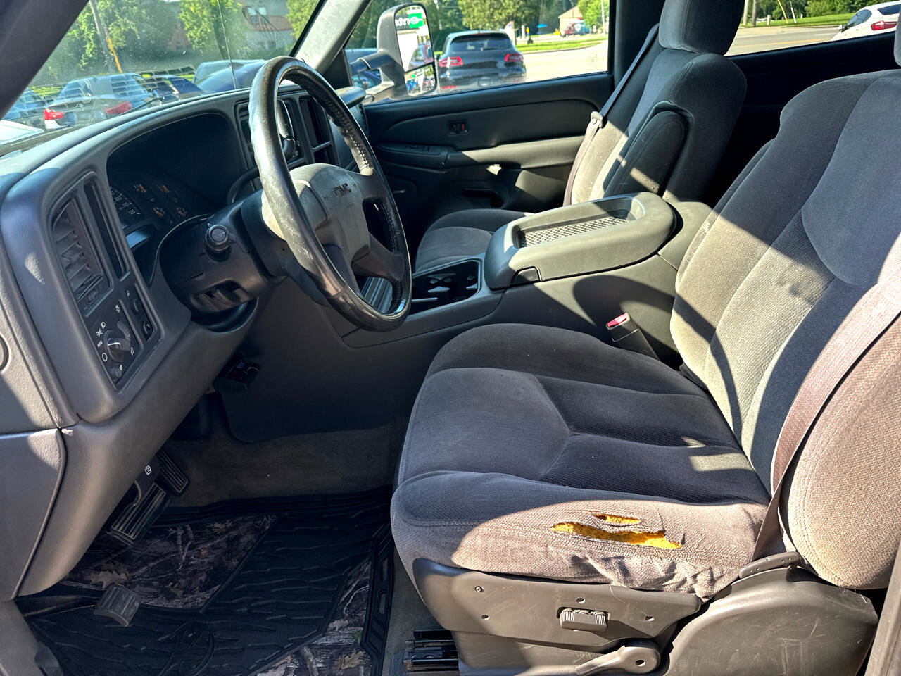 Used 2004 GMC Sierra 3500 SLE w/ Heavy-Duty Power Package image 7