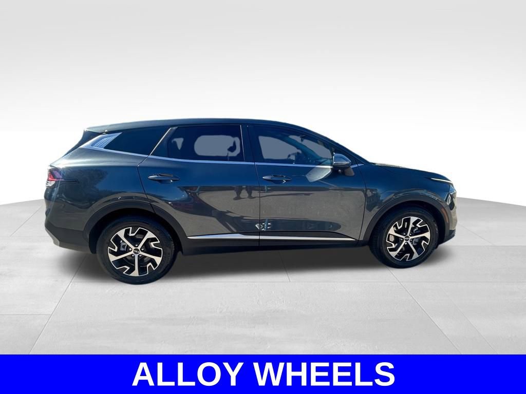 Used 2024 Kia Sportage EX image 3