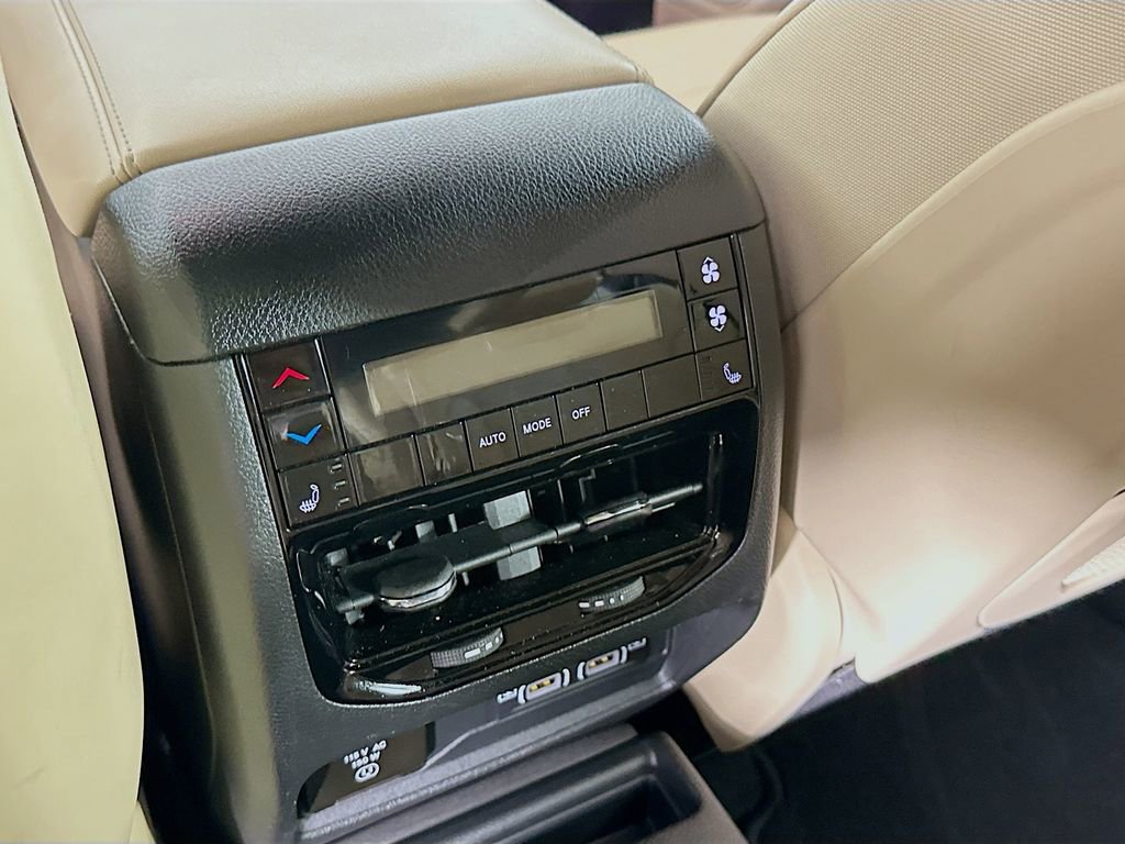 Certified 2025 Jeep Grand Cherokee L Limited image 36