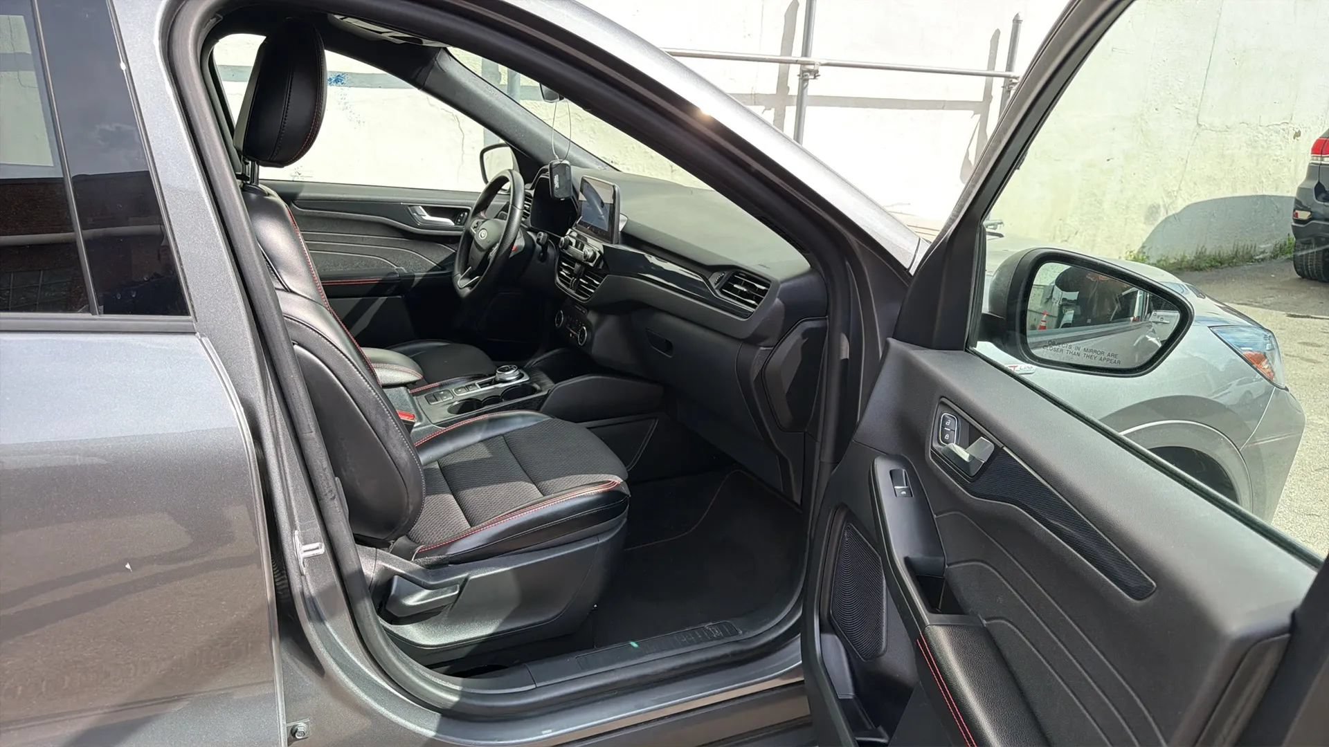 Used 2023 Ford Escape ST-Line FWD image 25