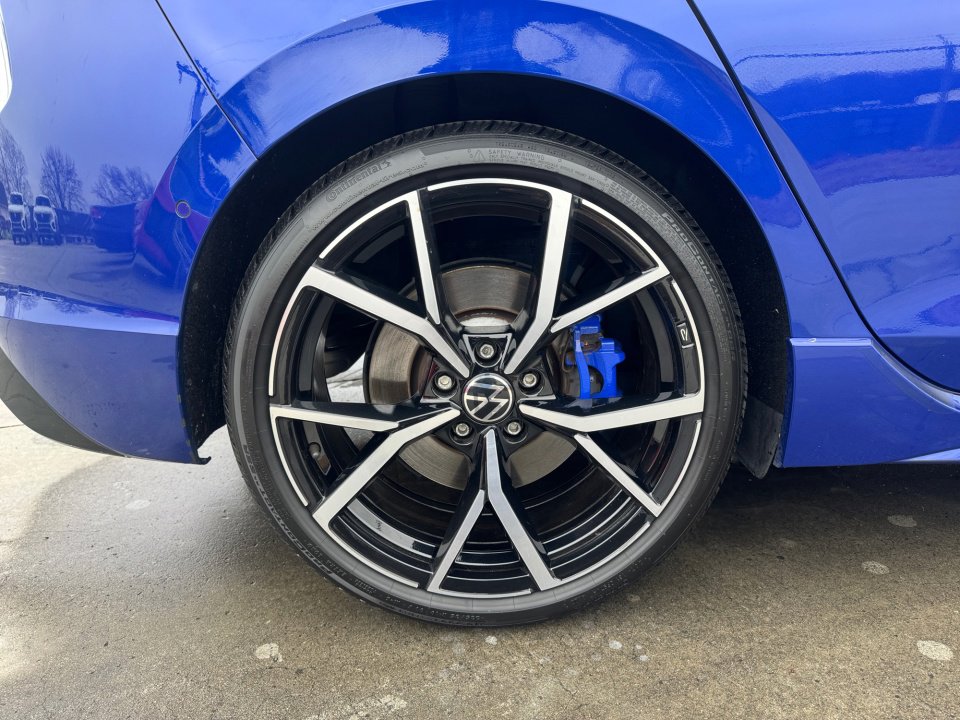 Used 2024 Volkswagen Golf R 2.0T image 27
