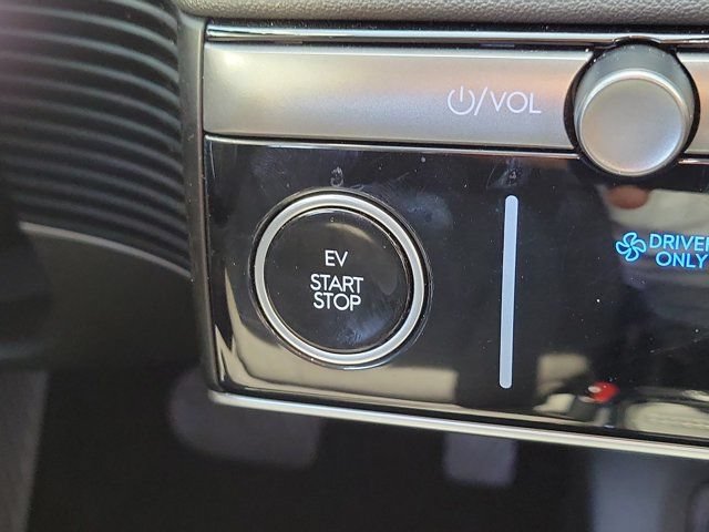 Used 2025 Hyundai Ioniq 5 SE RWD image 16
