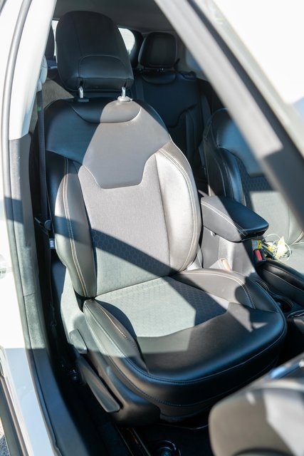 Used 2018 Jeep Compass Latitude w/ Cold Weather Group image 12