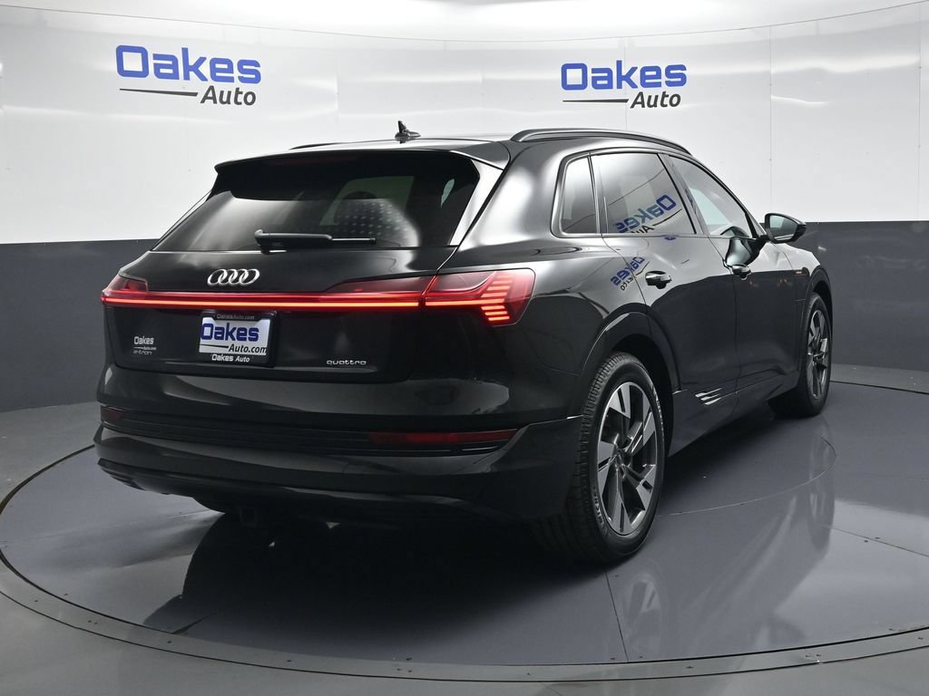 Used 2022 Audi e-tron Premium w/ Convenience Plus Package AWD/4WD image 8