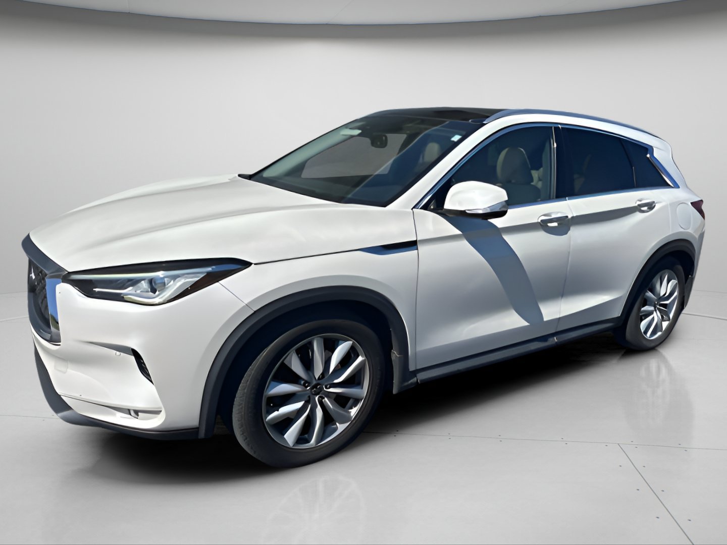 Used 2019 INFINITI QX50 Essential w/ Proactive Package AWD/4WD image 2