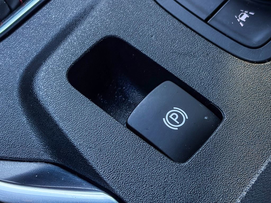 Certified 2023 Chevrolet Traverse RS image 35