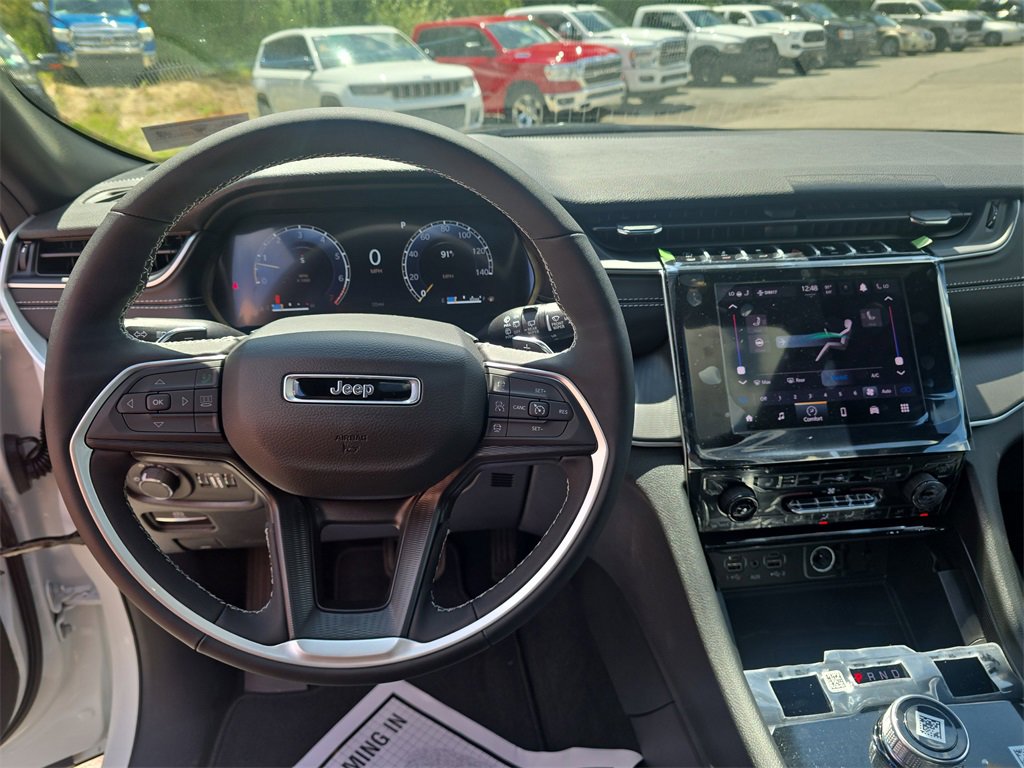 New 2025 Jeep Grand Cherokee Laredo X w/ Luxury Tech Group I image 15