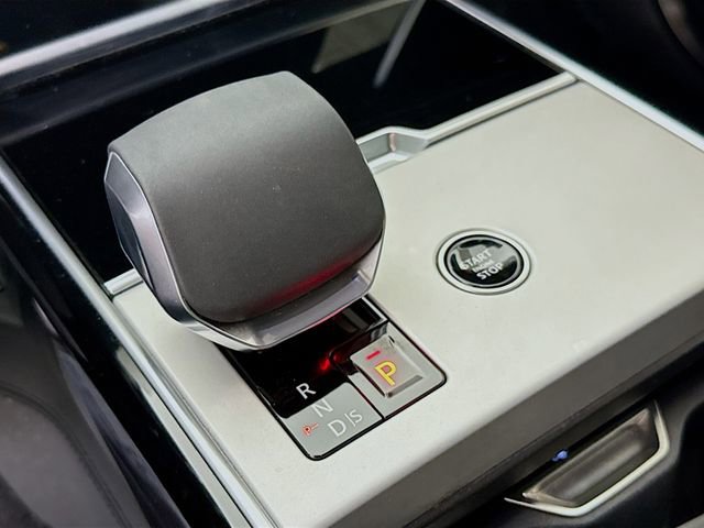 Certified 2025 Land Rover Range Rover SE AWD/4WD image 19