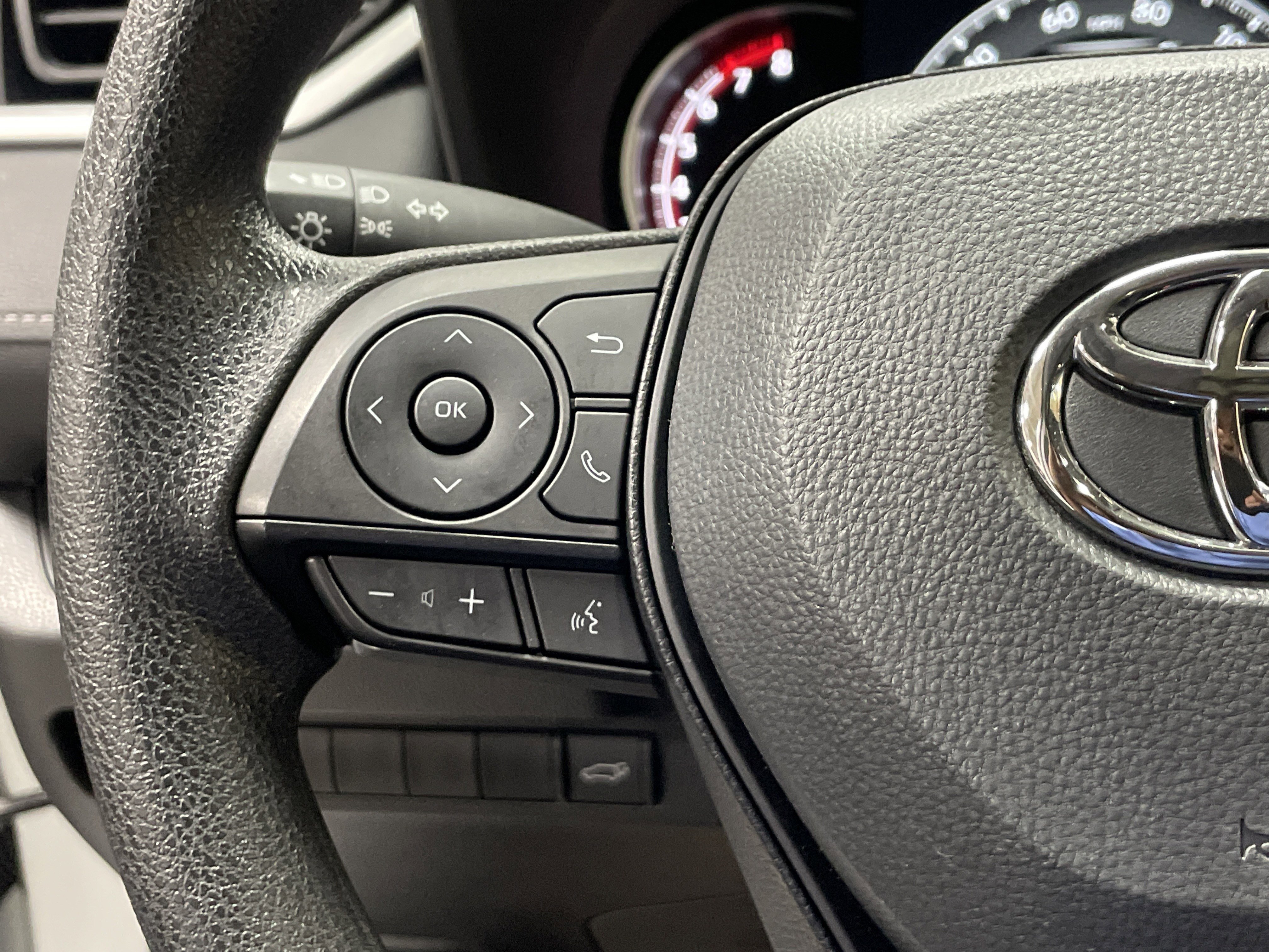 Used 2025 Toyota RAV4 XLE w/ Convenience Package image 19