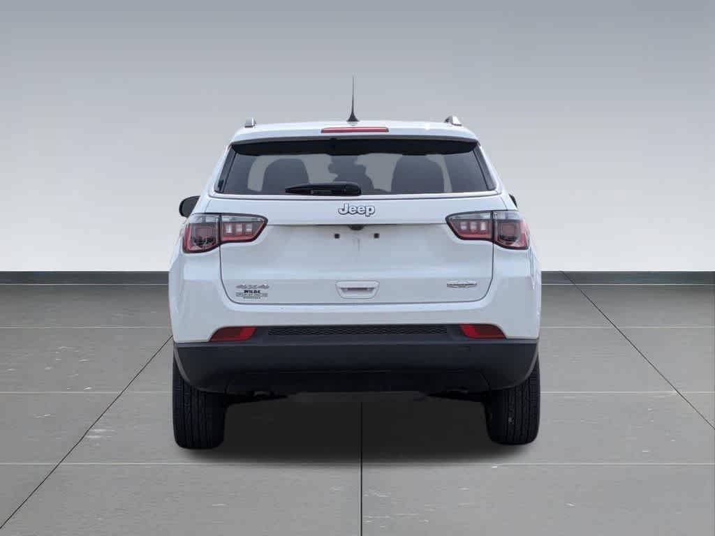 Certified 2025 Jeep Compass Latitude AWD/4WD image 4