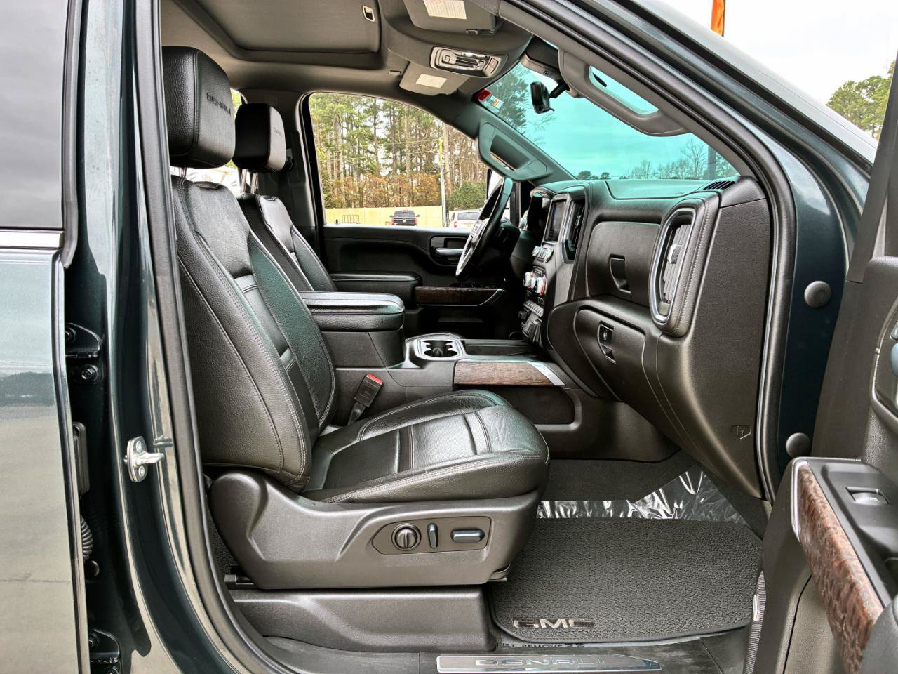Used 2023 GMC Sierra 2500 Denali w/ Denali Ultimate Package AWD/4WD image 17