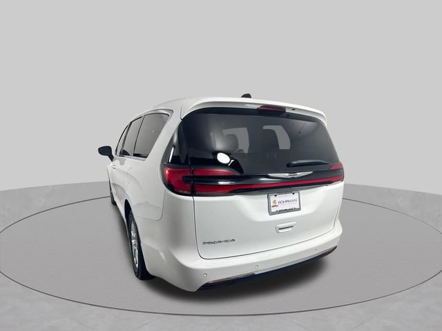 Used 2023 Chrysler Pacifica Touring-L FWD image 31