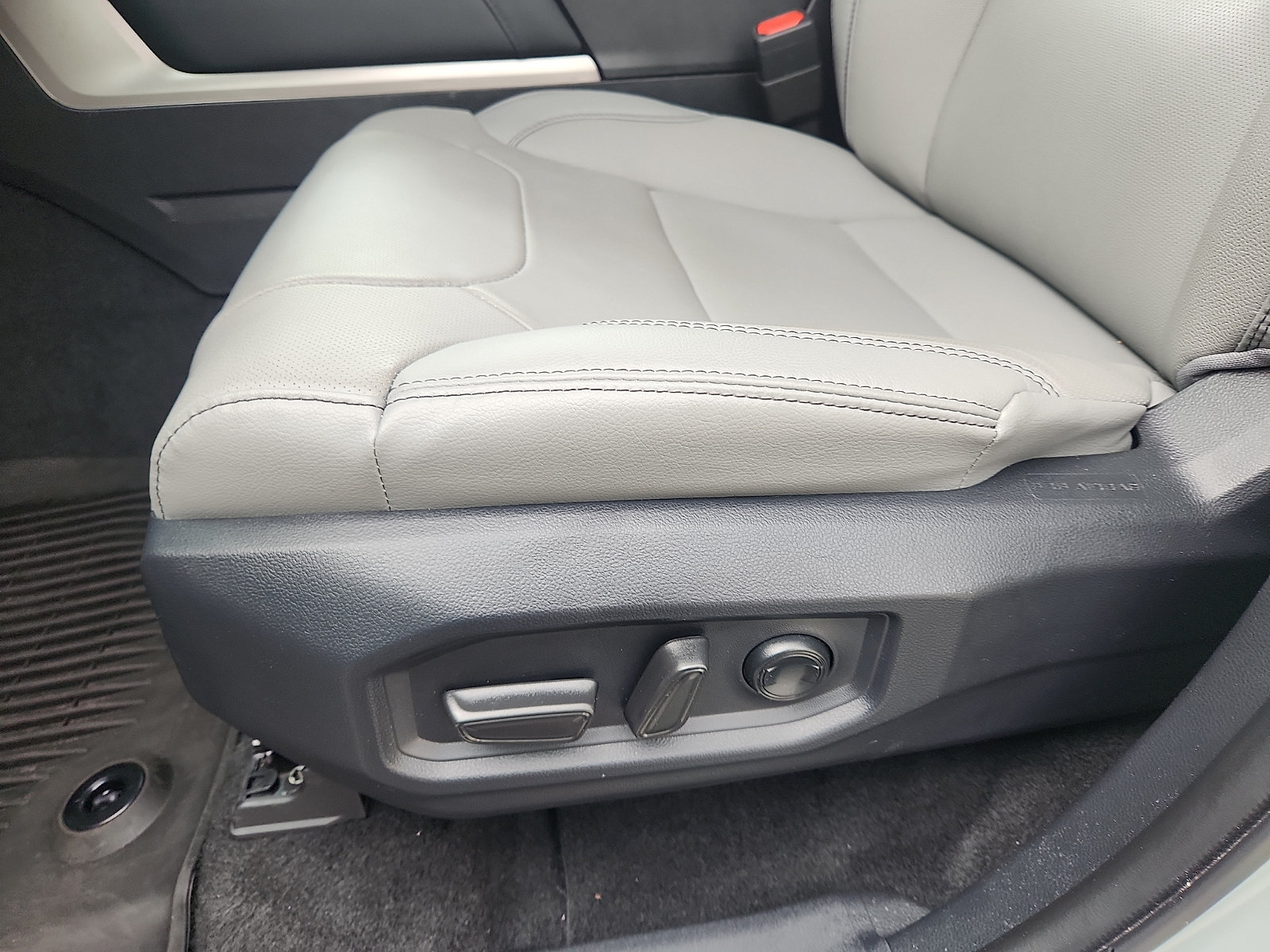 Used 2026 Toyota Tundra Limited AWD/4WD image 22