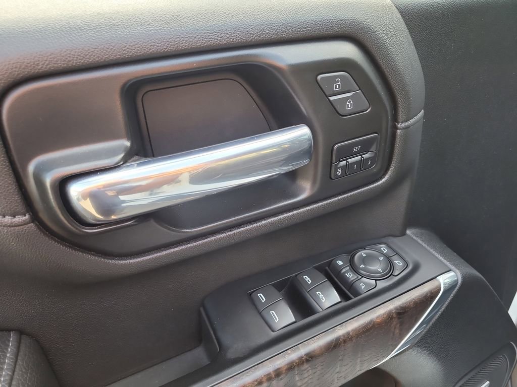 Used 2022 GMC Sierra 3500 Denali w/ Denali Ultimate Package image 15