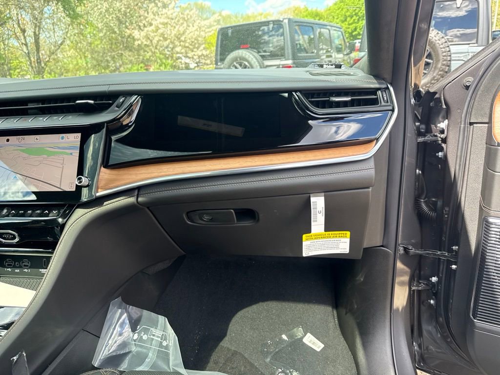 New 2026 Jeep Grand Cherokee Summit AWD/4WD image 32