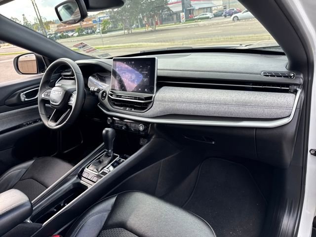 Used 2024 Jeep Compass Latitude image 24