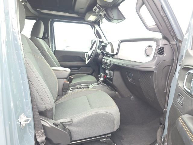 Used 2025 Jeep Wrangler Unlimited Sahara w/ Safety Group AWD/4WD image 34