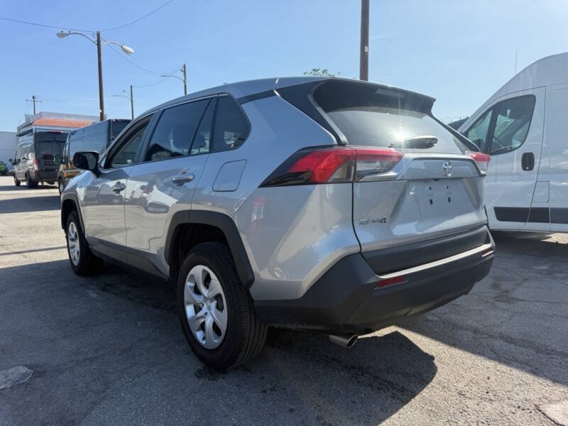 Used 2025 Toyota RAV4 LE FWD image 4