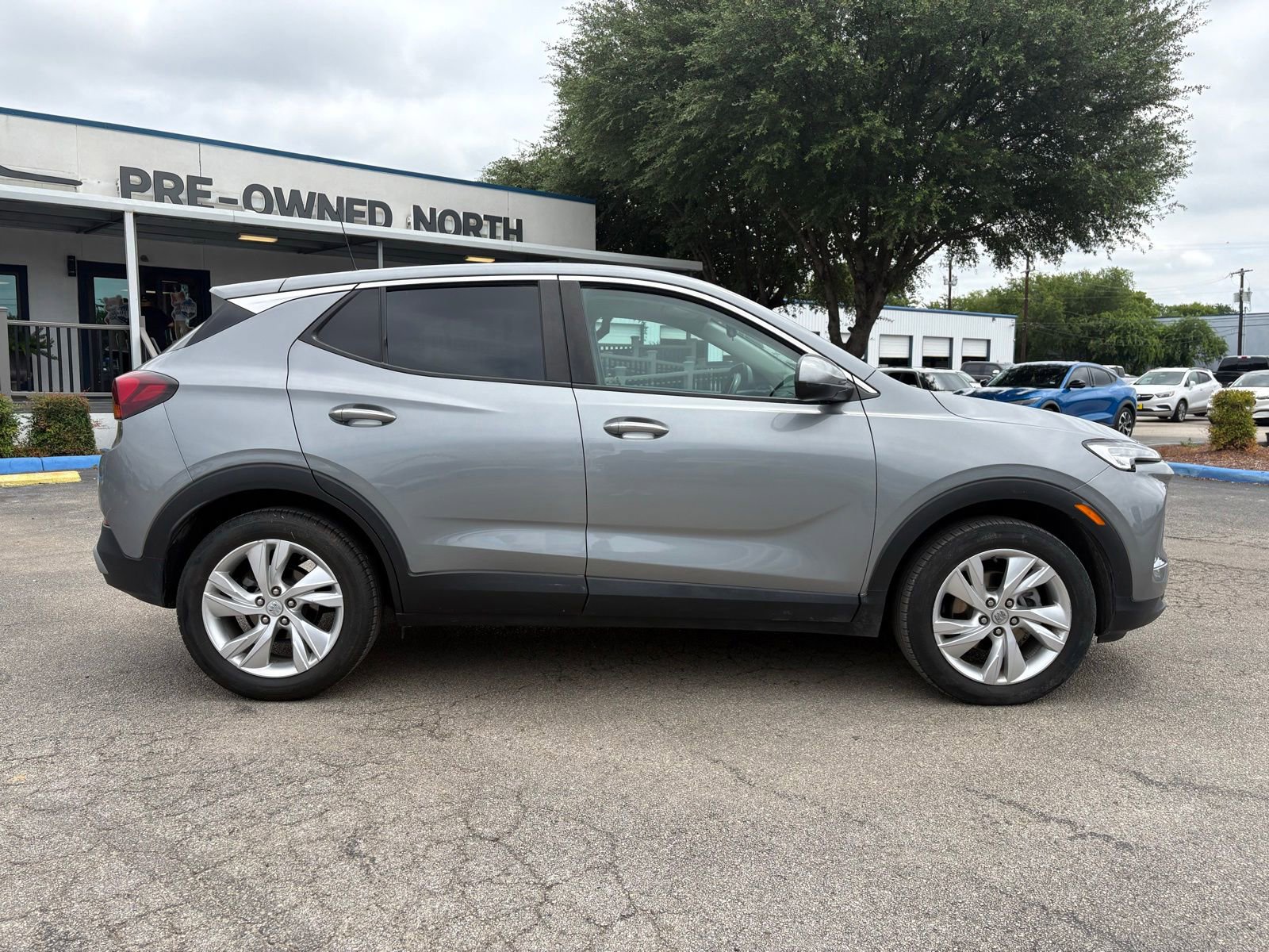 Used 2024 Buick Encore GX Preferred FWD image 2