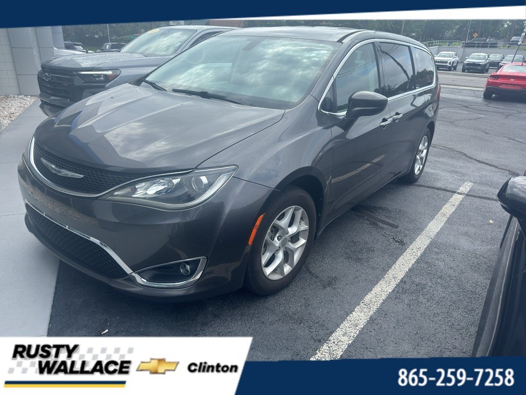 Used 2018 Chrysler Pacifica Touring Plus w/ Tire & Wheel Group FWD image 1
