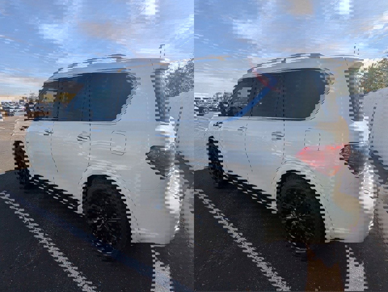 Used 2016 INFINITI QX80 2WD w/ Deluxe Technology Package image 7