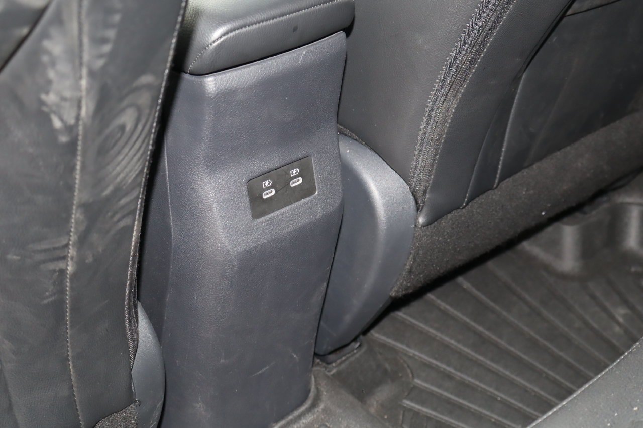 Used 2025 Nissan Kicks SR AWD/4WD image 18