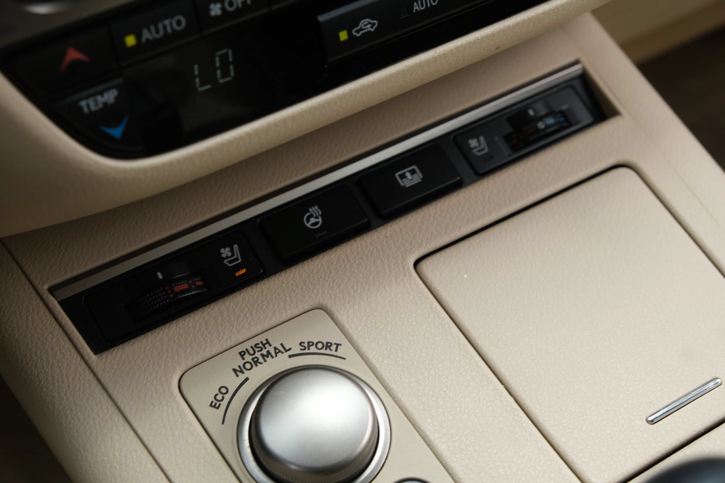 Used 2014 Lexus ES 350 w/ Luxury Package FWD image 23
