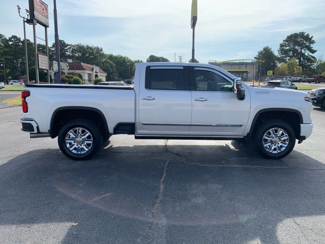 Used 2024 Chevrolet Silverado 2500 High Country w/ Technology Package AWD/4WD image 6