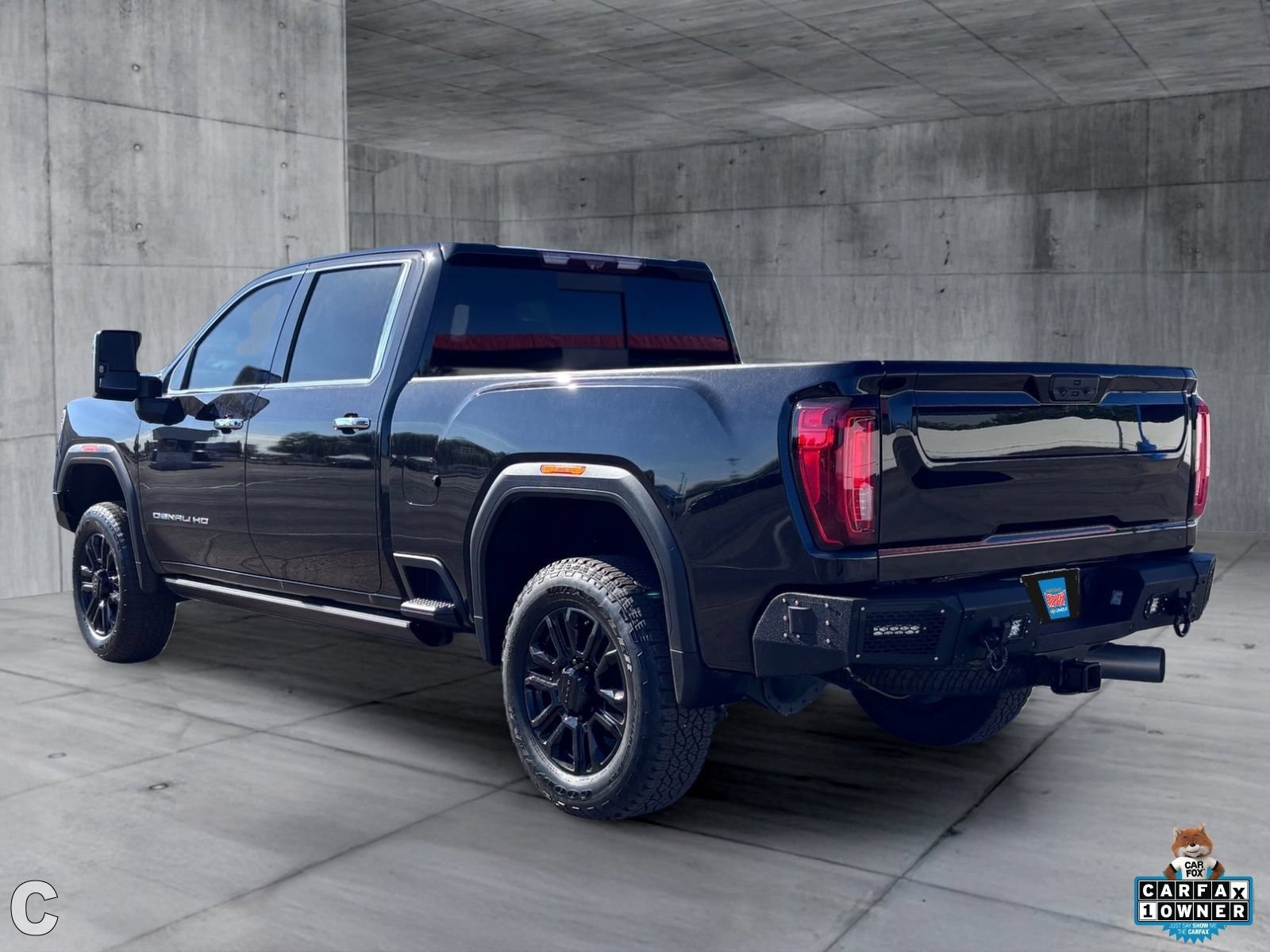 Used 2022 GMC Sierra 2500 Denali w/ Denali Black Diamond Edition AWD/4WD image 4