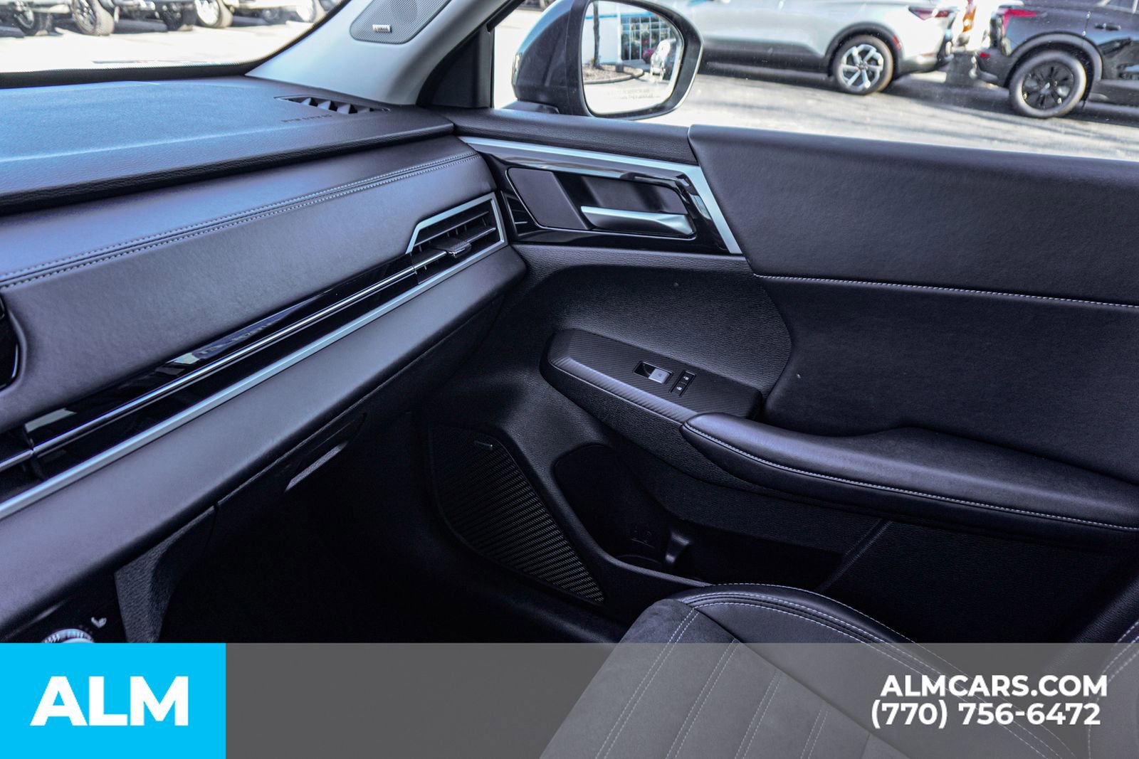 Used 2025 Mitsubishi Outlander SE image 49